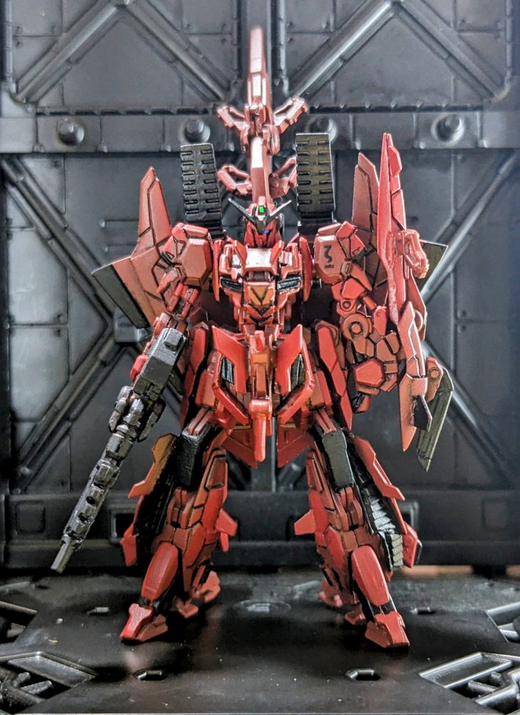 レッドゼータの特徴的な武装のビームピストルはアーティファクトのウイングガンダムのバスターライフルを改造して再現しました!ビームピストルとしてはちょっと大きいのですが、以前作ったグレイゼータの武装を盛りすぎたのでバランスはとれてるかと思います😂