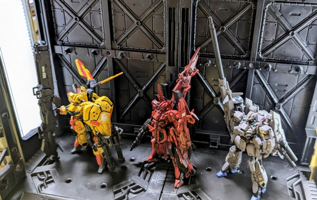 今まで作ったゼータ系機体!こうして並べると圧巻ですね😁これ見ながら酒でも呑みたくなりますな😋(笑)誰かここにホワイトゼータを並べてくれ~😂!今回やっと3号機の2機目を完成させることができました!アーティファクトのゼータがもうネットや中古でしか手に入らないので諦めてたんですが、ついに念願叶いました😋実は同時進行で他にも2つほど作ってるので、写真が撮れ次第投稿しようかと思います😁良ければまた見にきてください<(_ _)>