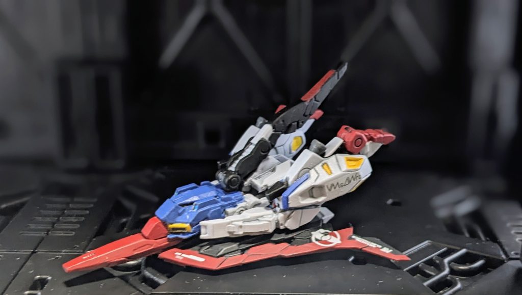 装備を外したノーマル状態。かなり理想の薄さに近づけたかなと…🤔実はあまり塗装が上手くいかなかったのですが、ギミックも含めかなり満足してます💪アーティファクトのZガンダムはこれを入れて作ったのは4体目ですが、全部改造してるので普通のZガンダムはうちにはいません😂