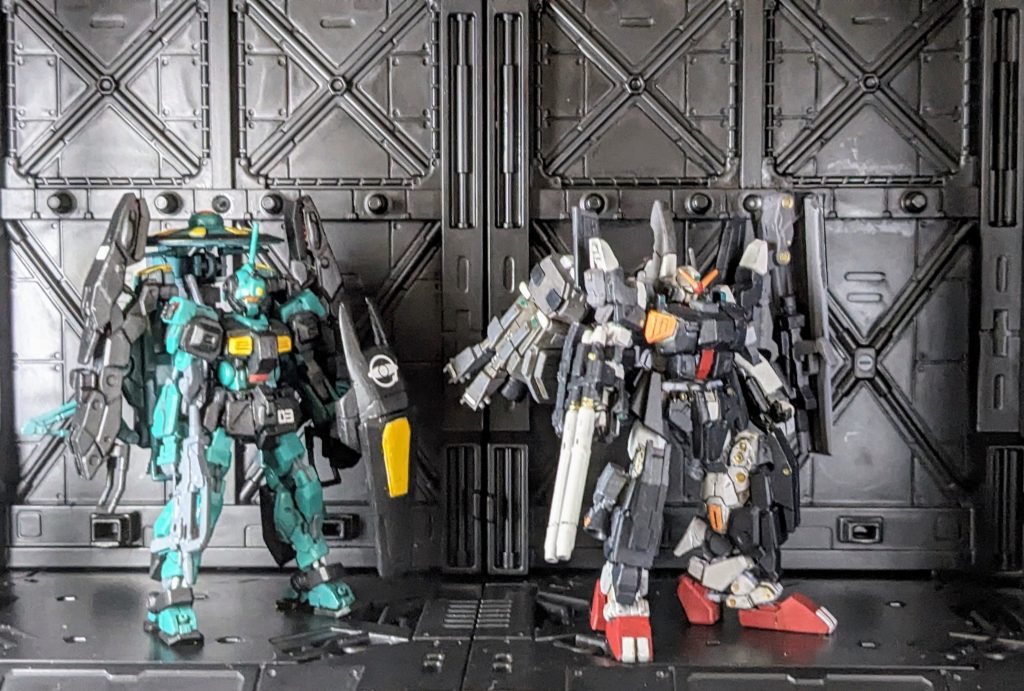 ここからはネモディフェンサーがアーガマ隊に配備された経緯の妄想です。～アーガマ格納庫～アストナージ「…すまんなカツ、Gディフェンサーはもう必要なくなったんだ」カツ「なんでですか！？Mk-Ⅱとドッキングすればスーパーガンダムにだってなれるのに」アストナージ「エマ中尉がフルアーマーの方が扱いやすいって言っててだな…。シミュレーションの結果もフルアーマーの方が成績がいいし…。それにお前が無断で出撃することもよく思ってないみたいなんだ。」カツ「そんな…じゃあボクは何に乗って出撃すればいいんですか！？」アストナージ「ネモがあるだろ？それにただ単にGディフェンサーをお払い箱にするわけじゃない」アストナージ「GディフェンサーはMk-Ⅱ以外にもドッキングできるような機構になってるんだ」カツ「ではネモにGディフェンサーをドッキングさせるってことですか？」