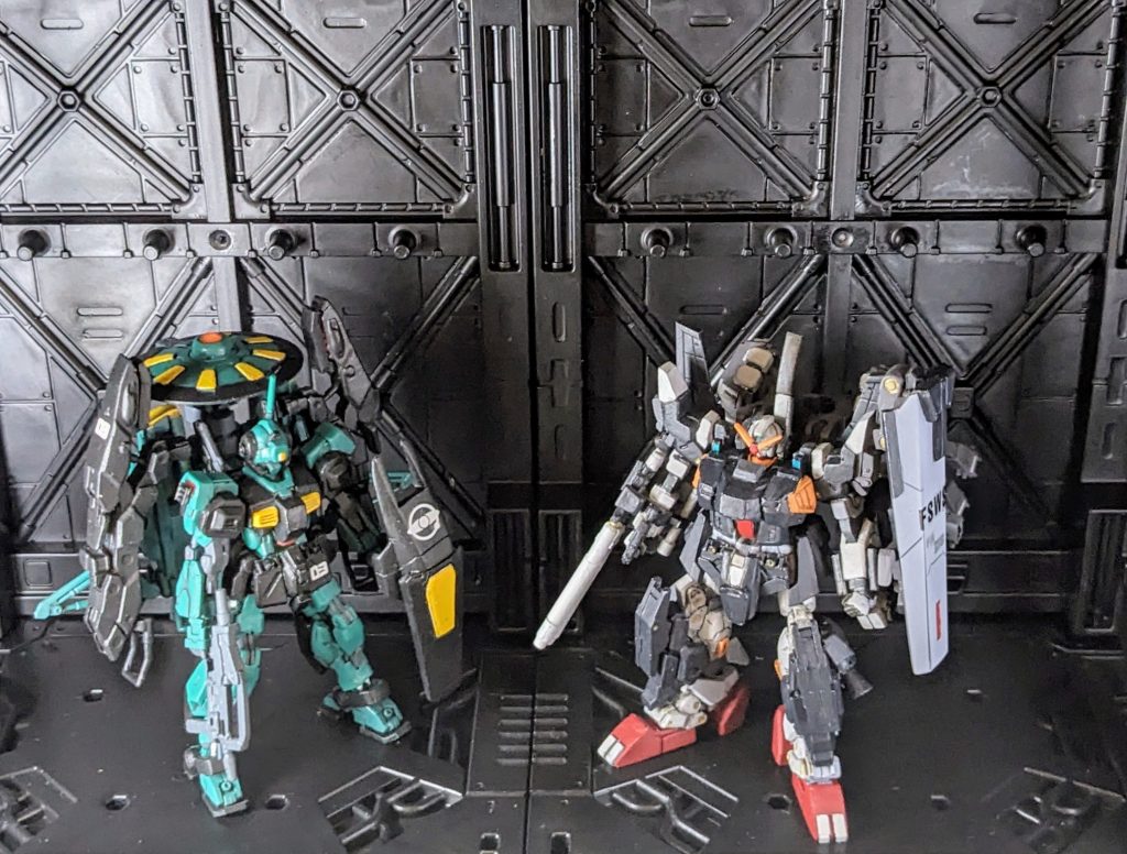 アストナージ「そうだ！でもただドッキングさせるだけじゃつまらないからな。アナハイムから提供されたレドームユニットを付けるんだ」アストナージ「これを装備することでEWAC機能が付与される。要は偵察機能だな！」カツ「すごいじゃないですか！もちろんボクが乗るんですよね？」アストナージ「…うーんまぁ（勝手に出撃する分には偵察になるからいいかぁ）」カツ「やった！これでカミーユに勝つる💪（この偵察機能を使ってサラも探し出せるぞ、ｸﾞﾍﾍ。ついでにシロッコもやっつけちゃお）」アストナージ「…おまえ、何か良からぬこと企んでないか？」