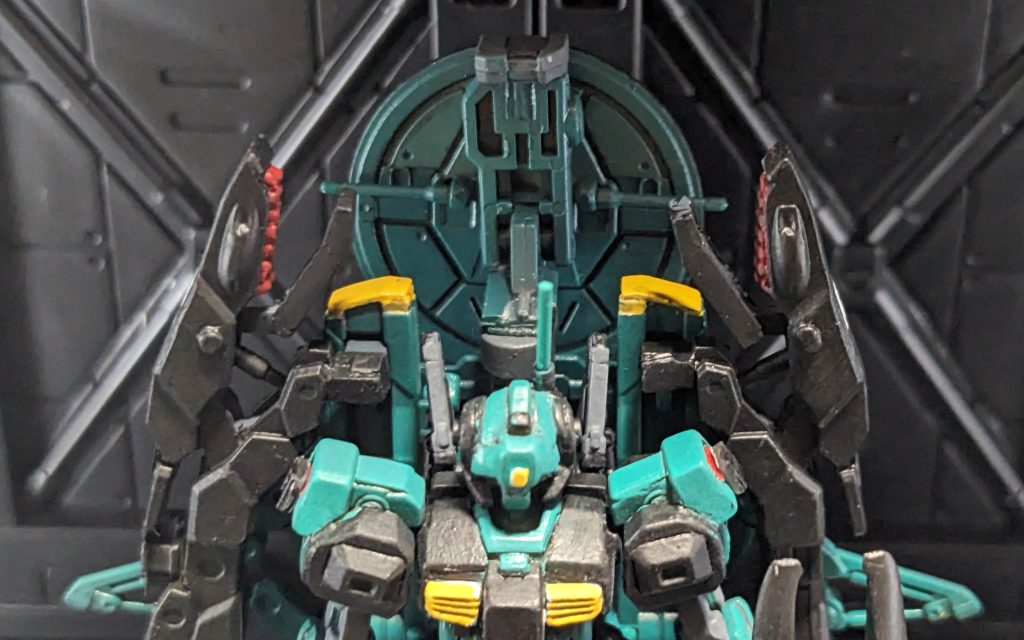 レドーム部分を跳ね上げることで演算ユニット未使用状態にできます！さらにミサイルポッドの開閉が可能です💡