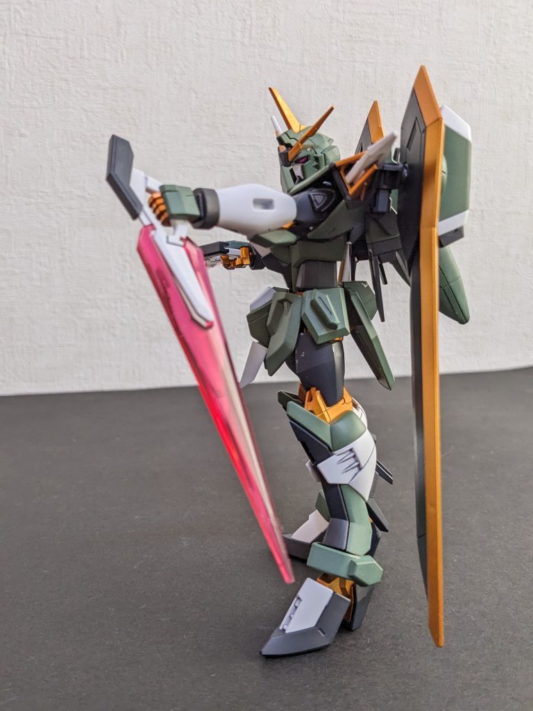 ビームブーメランは、形がクナイみたいだったので、説明書無視して逆手持ちさせてみた😆塗装剥げるとヤなので、腰に装着する前に撮っときました。以下、いくつかピンショット数枚