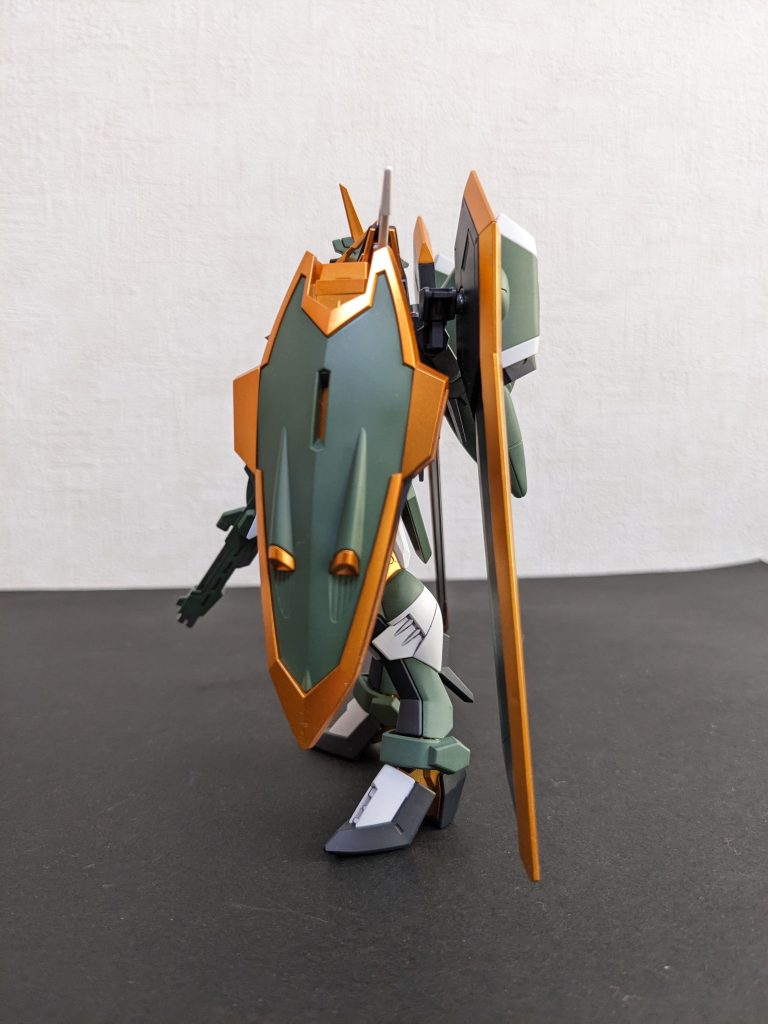 左側面シールドが早生みかん感満載😁ところで、塗ってる途中で何かしらの既視感を覚えたのですが・・・それは・・・