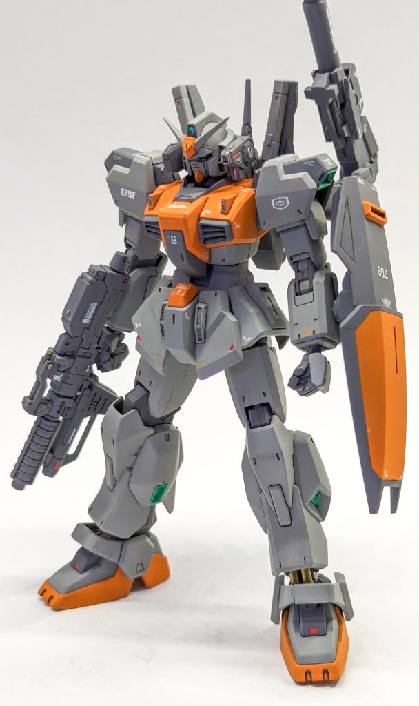 ショルダーキャノン風な武装も付けました。本体はバランスも良く、ディティールがいい感じに入ってたので、モールド掘り直して、ほぼストレートに組みました。