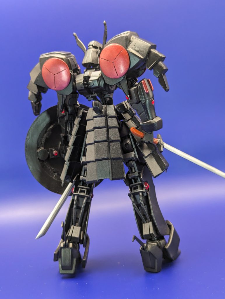 背中。足裏側のガンダムフレームらしさはそのまま