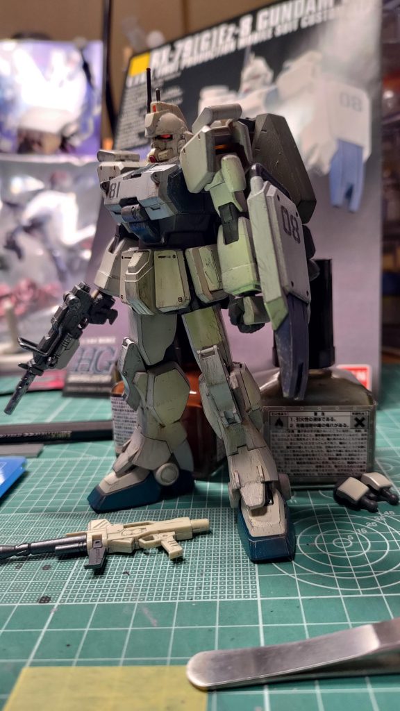 卓上での一枚 カメラ・センサー類はブラックライト発光します(発光中)