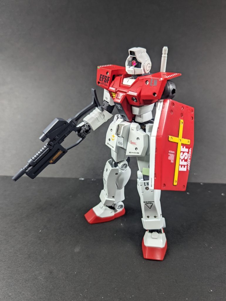 …と冗談はさておき、ゲム・カモフ完成しました(^^ゞ使用キットはEGガンダムで、マシンガンはジャンクパーツのザクマシンガン、手はビルダーズハンド、一部デティール&バーニアは市販のデティールアップパーツを使用しましたが、それ以外の改造箇所はプラ材から作成しました。