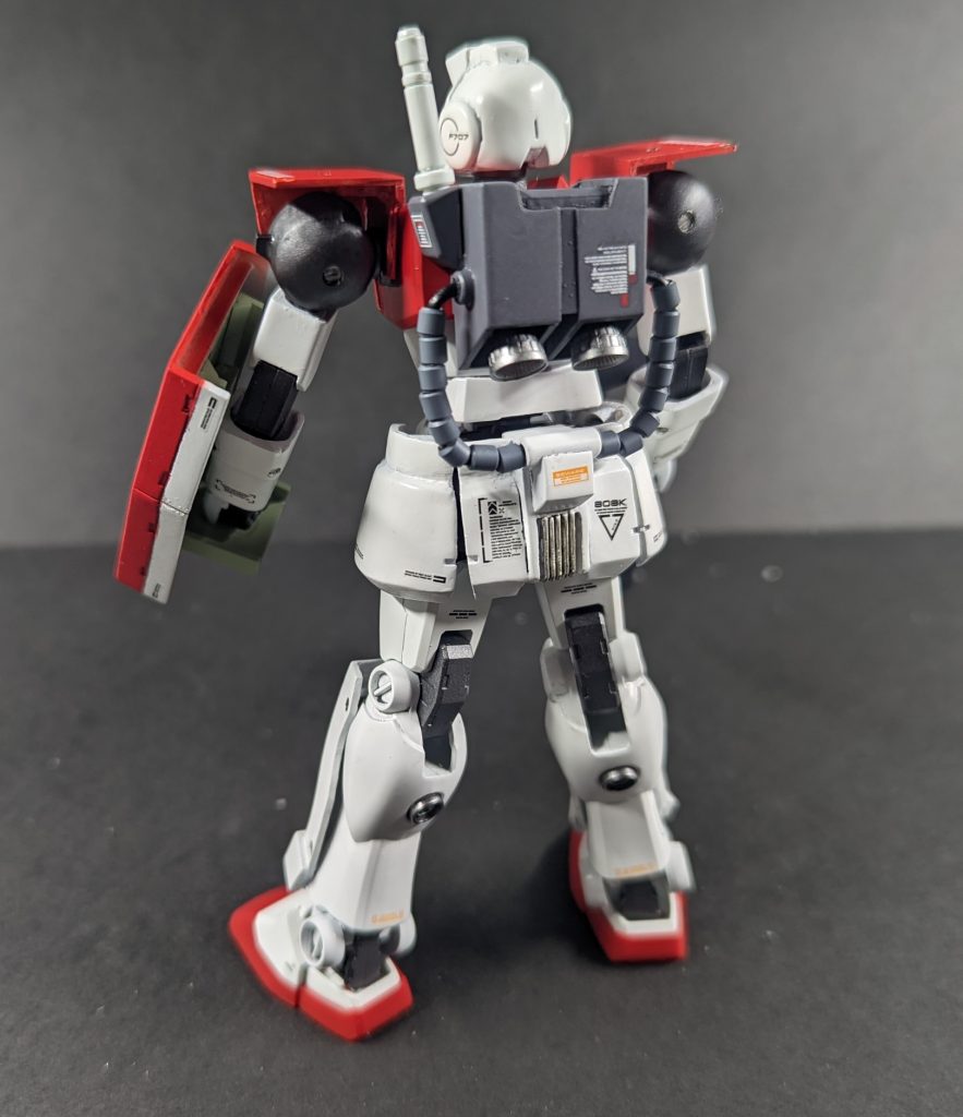 背面からも1枚…肩アーマーは背面までは無く、動力パイプも丸見えと、背面から見たらジムじゃないことが即バレですねw
