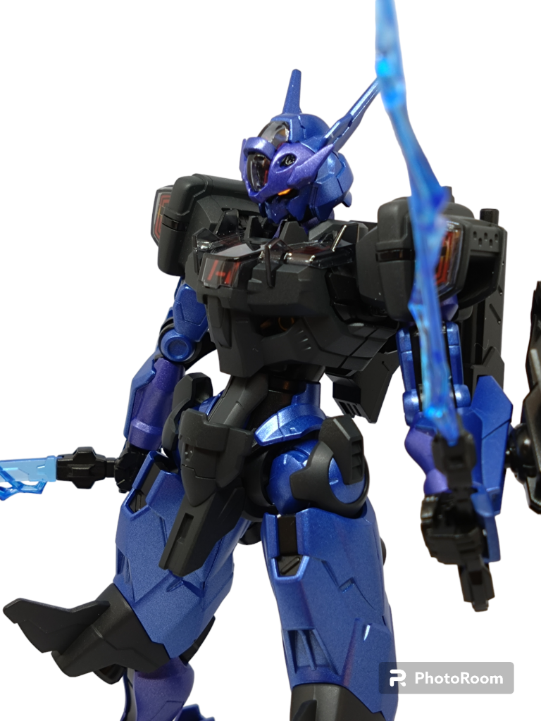 設定画より箱絵に寄せた暗いグレーとブルーは２色でメタリック塗装しました✨