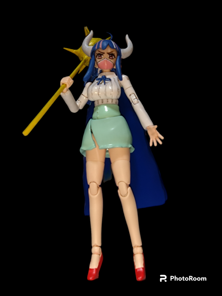 完成後に気付いたのですがワンピースのキャラって異常に足が長いのでキットそのままだと漫画と差ができちゃいます。太腿と脛をもっと延長しないとアニメの様にはならないですね。今後の反省点です。(今後の製作予定は無いですけど。)