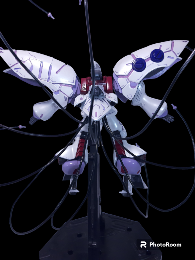 ファンネルエフェクトは被覆針金を使いました。こちらもtochanさんの作例を参考にしました。蛍光塗料で塗装しましたが、範囲が広すぎてブラックライトでうまく光りません。残念。