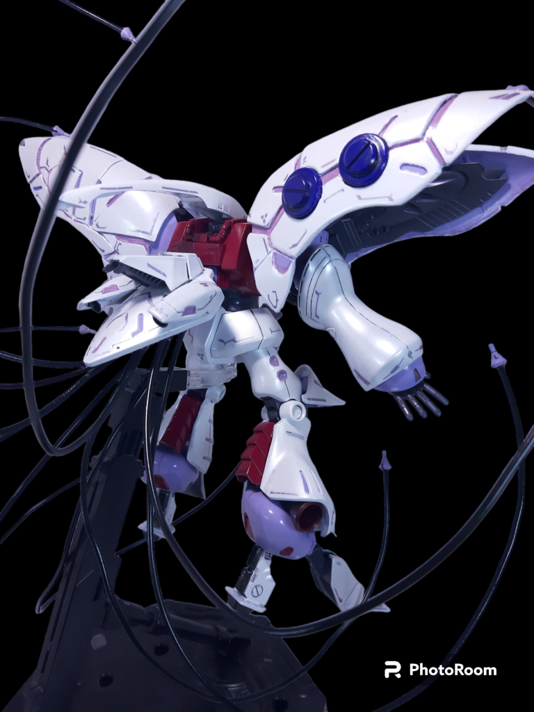 ファンネルコンテナはアーティファクトと形状が違いすぎて似せるのは断念しました。適当にジャンクパーツをつけてそれっぽく。くるぶしあたりにバーニア追加。