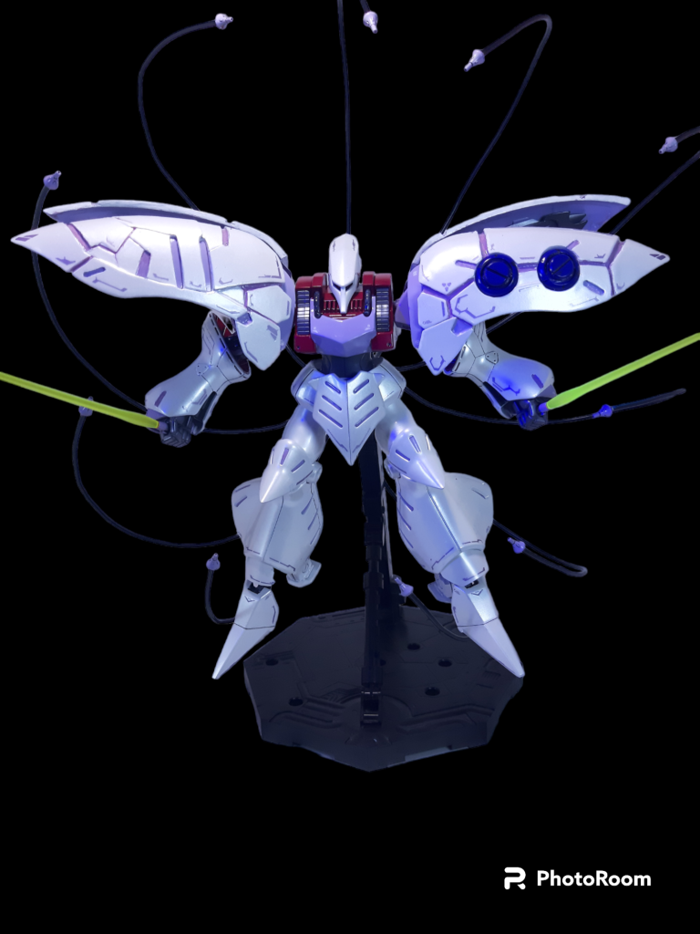 サーベルも蛍光イエローで塗装。しかし、このHGリバイブキュベレイの難点は肩の接続がポリキャップ接続なところ。ただでさえ重いバインダーをプラバン積層したことで重くなり、垂れ下がってくるところ。リバイブなんだからせめてABS接続にして欲しかった・・・。