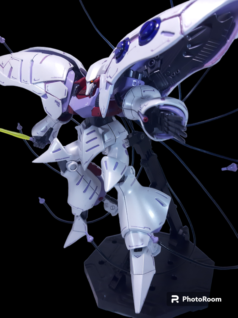 射撃ポーズ。手のひらはわざと手の甲と手のひらを逆につけてます。今回もスミ入れは水性ホビーカラーを薄めたものを使用しています。クレオスさん、商品として水性ホビーカラーのスミ入れ塗料を作ってくれないかなぁ・・・。