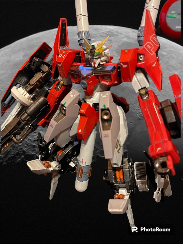 ブースターユニット自体が大型クローとして機能するほか、アーマー内にミサイルを装備する。増設されたプロペラントタンクは高機動時のモーメントを考慮して小型のものが4基分散配置されている。