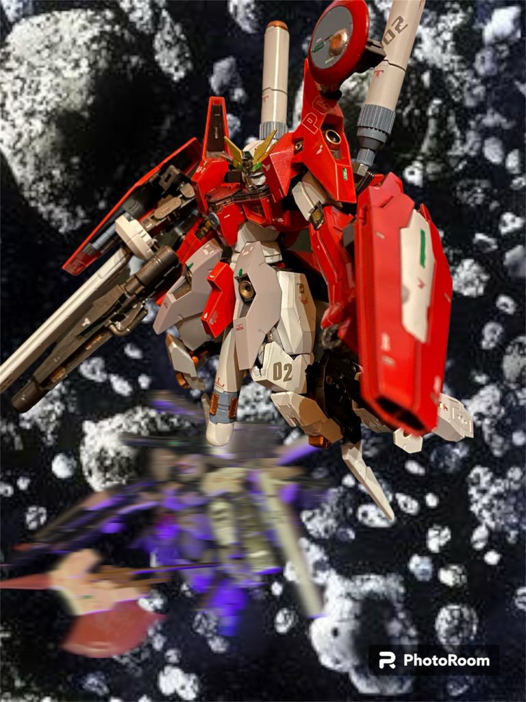 高機動戦闘における一つの答えとして採用された原型機の長腕短足のフォルムはさらに追及され、脚部大型ブースターユニットを接続した異形とも言うべき宇宙空間専用機となった。これは高速巡行するシンデレラエクスプレスに随行する大推力を得ると同時に、その周囲で高機動戦闘を行い、進路上の障害を排除する為でもある。