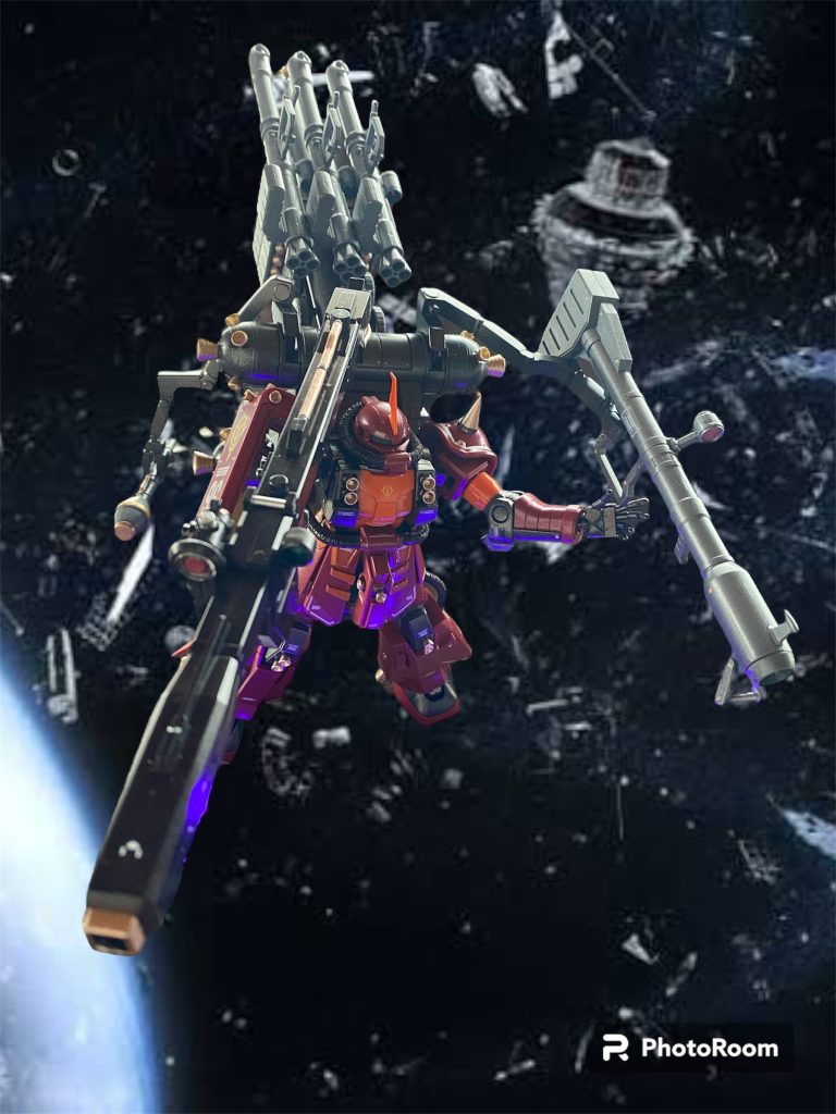 またこのプロペラントタンクにはシュツルムファウスト、ザクバズーカ、ザクマシンガン、ジャイアントバス等の追加武装およびマガジンのバードポイントが設けられ、火力の増強・継戦能力の強化がなされている。