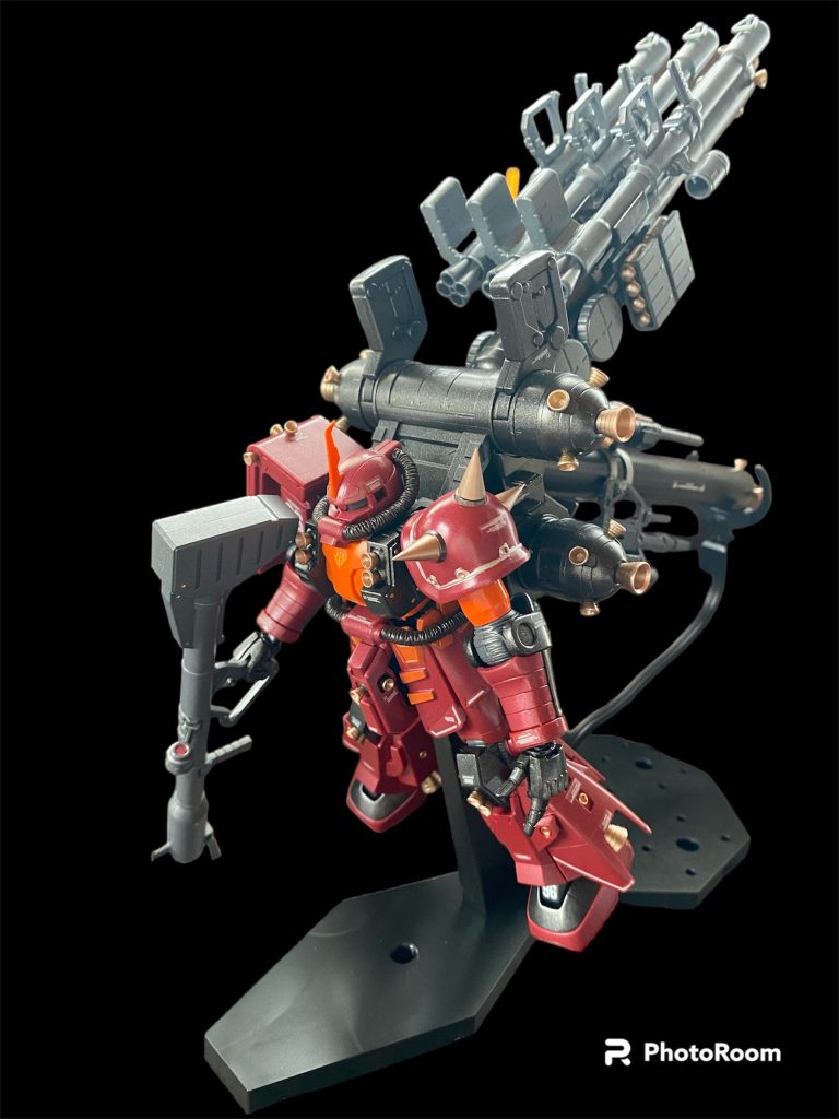 3月9日いわゆる「ザクの日」に合わせて、過去作ですが撮影・加工してみました❗️ちょうどコロナ禍に入り最初の緊急事態宣言中、突然に暇を持て余し、1/144としては大作の部類に入るHG Thunder bolt版サイコ・ザクを通販で購入し制作。エアブラシ塗装を始めて二作目ぐらいだったかと思います。