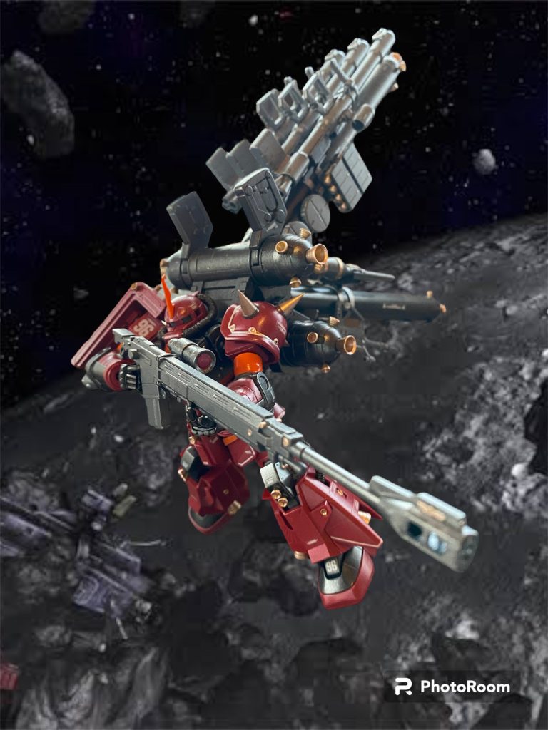 機体の各所には無数のスラスターが増設され、バックパックには大型のプロペラントタンクが接続された。