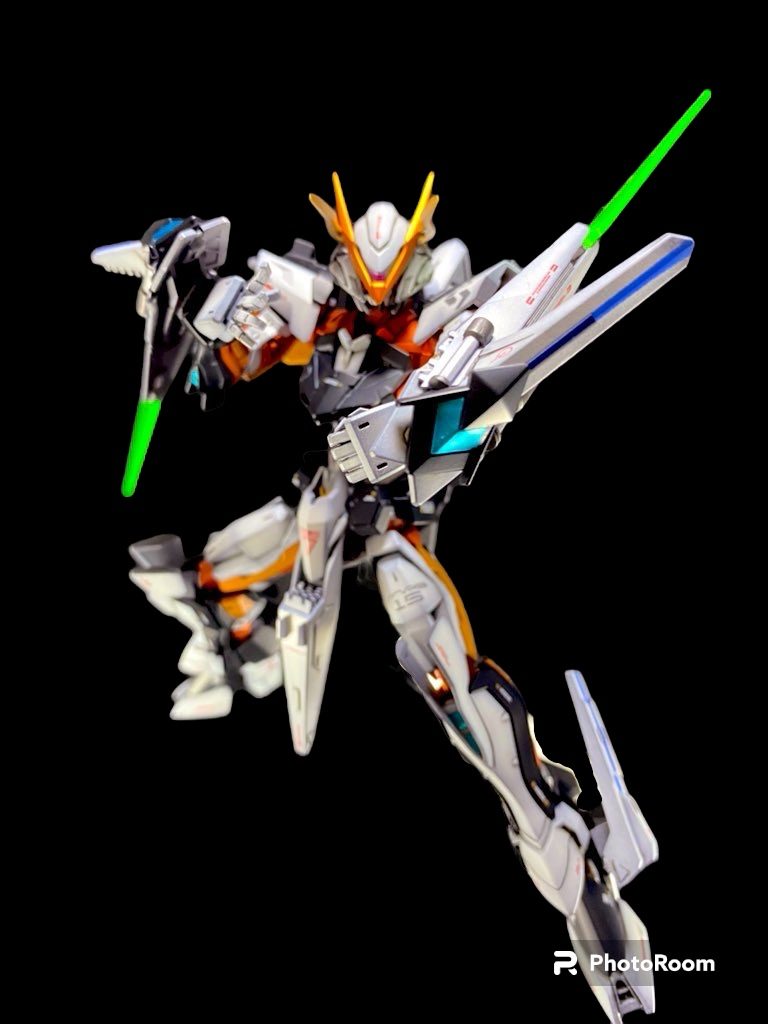 格闘戦闘主体の機体。両腕部に装備されたビームガントレットが主兵装。これは打撃に特化したガントレットモード。