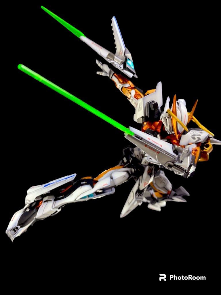 ビームガントレットを反転させる事でサーベルモードに切替。