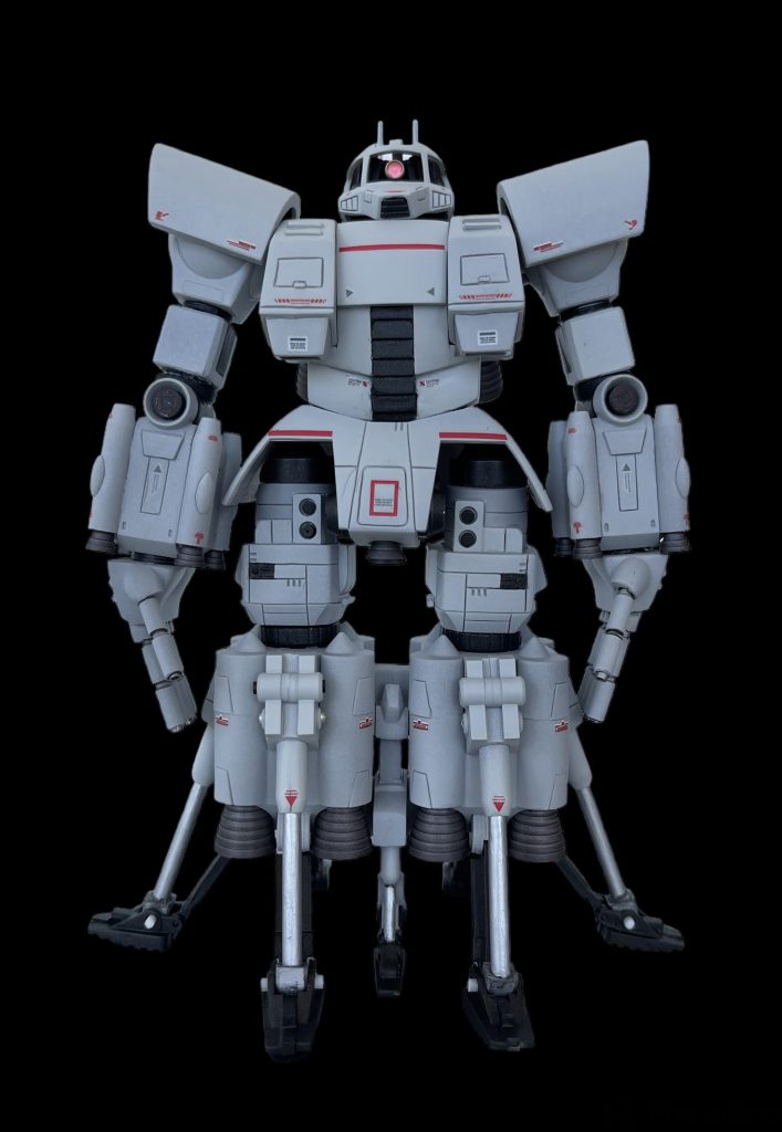 合わせ目が消し切れてなかったり、スジボリの失敗箇所がそのまま傷になっていたりします…デカールは主にそれらの失敗箇所を隠すために利用しました(笑)