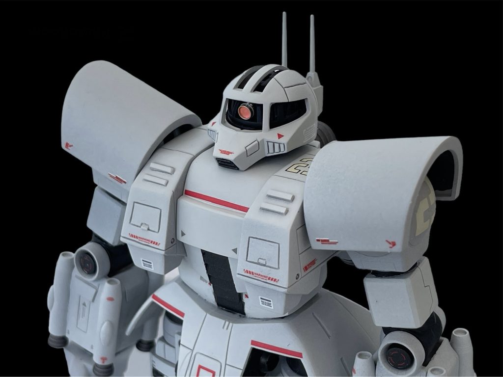 腕はHGグフ・フライトタイプの余剰パーツで延長しています