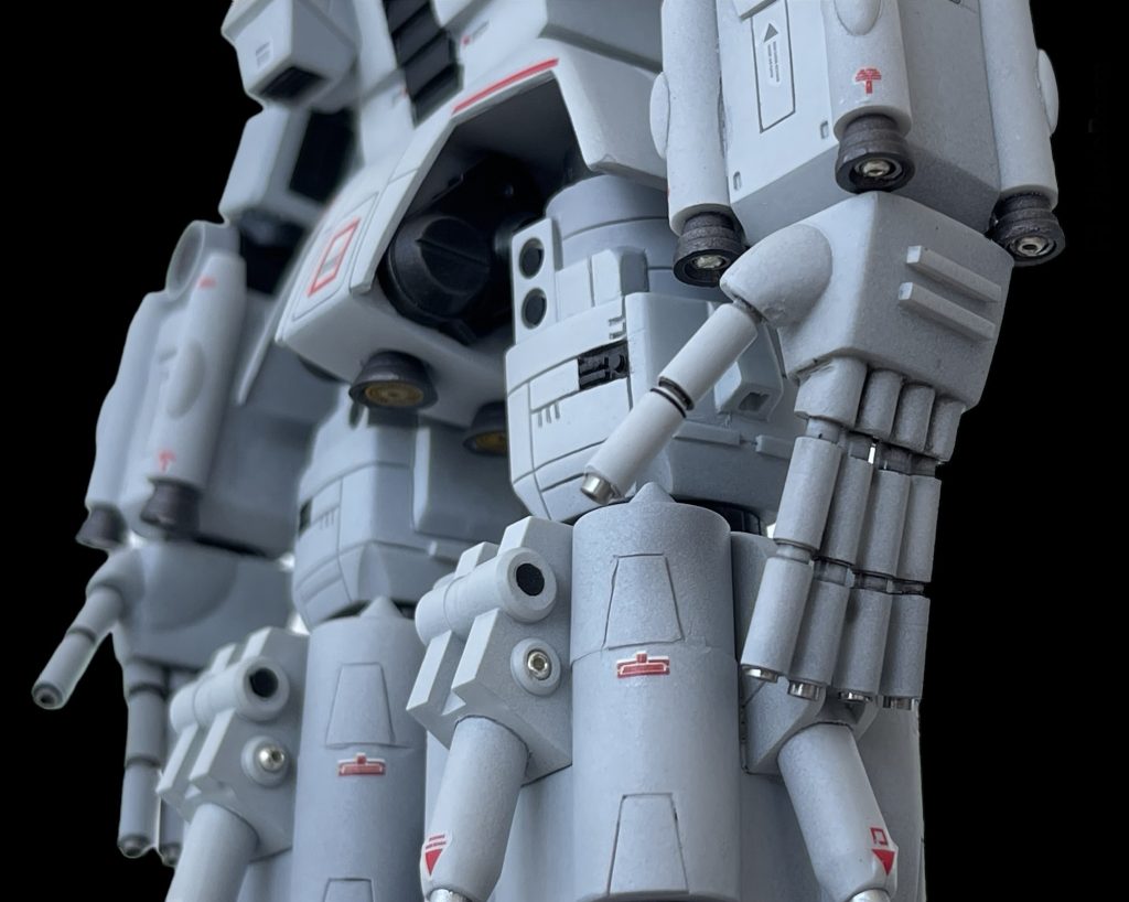 指は3mmプラパイプで長くしました