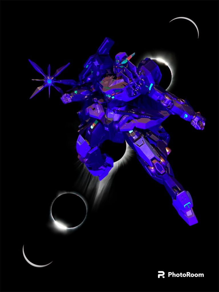 装甲材は軽量化が図られ、またステルス性能の高い塗装が施されている。全身に施されパーメットデカールにより強力なジャミング効果が得られ、敵機のセンサーにも反応しづらくなっている。それらの制御の為、頭部アンテナや脚部ユニットは、キャリバーンと同期軸のシェルユニットが配されたものに換装されている。頭部カメラアイは通常タイプと暗視用タイプのものが左右別々に配され、ジャミング下においても正確な敵機の捕捉が可能となっているが、パーメット周波数による電波干渉を避けるため暗視用タイプ側のアンテナは片側のみ廃された。