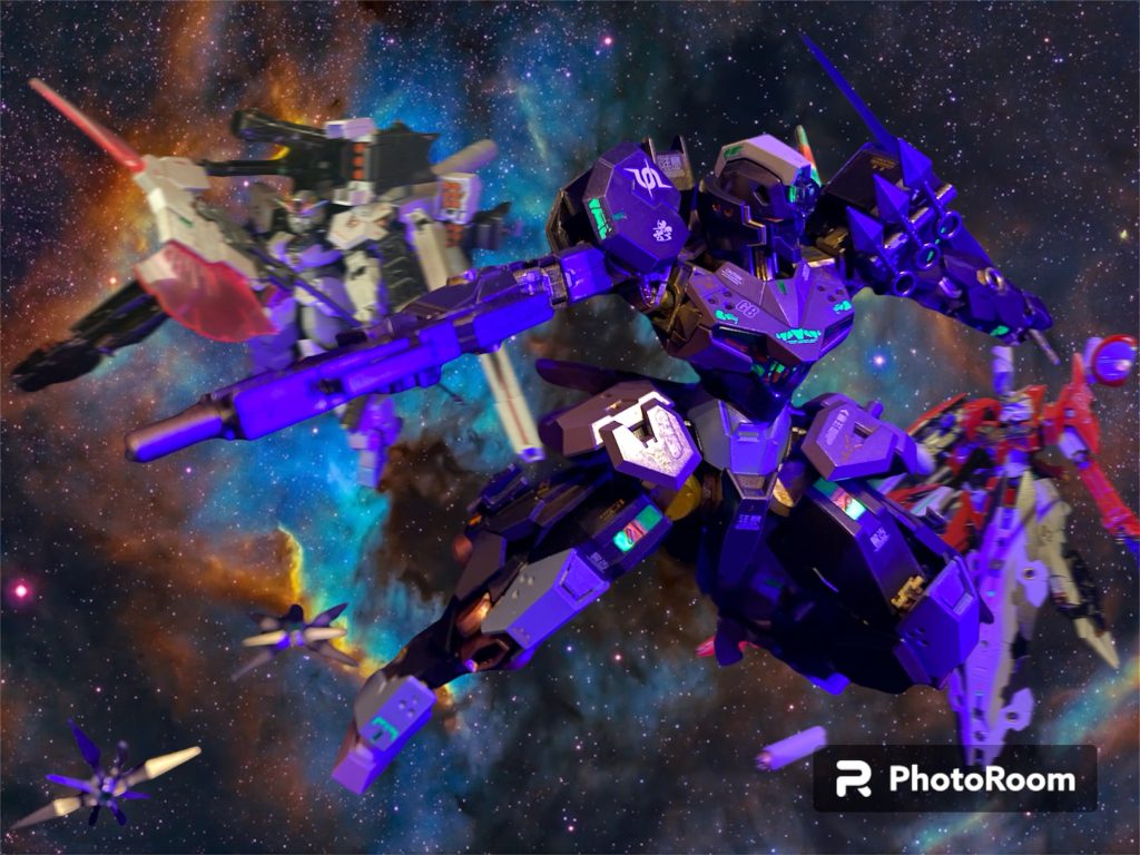 本来はガンビットの運用思想と同様、母機1機が複数機をコントロールする事が想定されるものであるが、パイロットにかかる負担を減らし、ガンビット制御の精度を上げる為に、出撃はスレッタ・マーキュリーの駆るシンデレラエクスプレスに付く直掩の1機のみに絞られた。しかしながら、スレッタの卓越したガンビット操作技術と磨き上げられた機体性能により、クワイエットゼロを防衛する新型のMS型ガンビット・ガンドノードをも上回る戦闘力を見せる。クワイエットゼロへと真っ直ぐに向かうシンデレラエクスプレスを狙い、何機ものガンドノードが立ちはだかるが、死角から次々と撃破されてゆく。その姿は捉えられなかったが、そこには影となり主君を衛る忍の姿がたしかに在った。