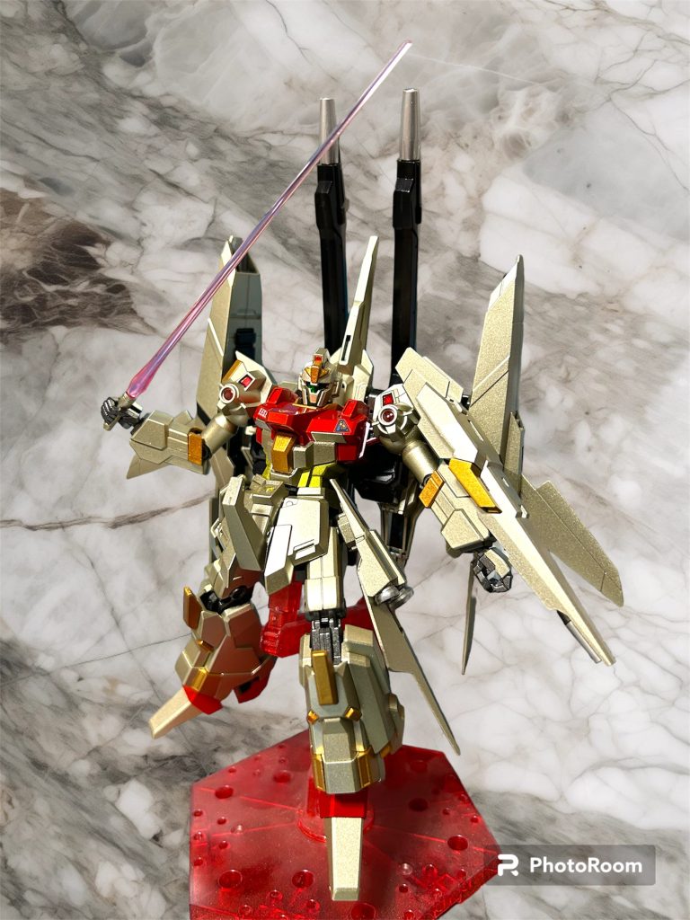 ガイアノーツのスターブライトシャンパンゴールドをどうしても使いたくて…下地にはガイアのEXブラックを使用しました。赤い部分はガイアのプレミアムレッドでキャンディ塗装。パールゴールドとメタリックイエローで少しごちゃごちゃしましたが…これはこれで良いんじゃないかと…。