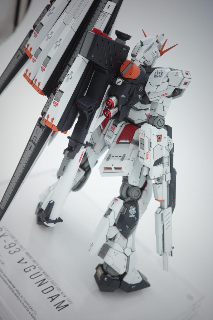 バックパック、脚部のバーニアはメタルパーツへ。ライフルはこちらがわかりやすいですね。