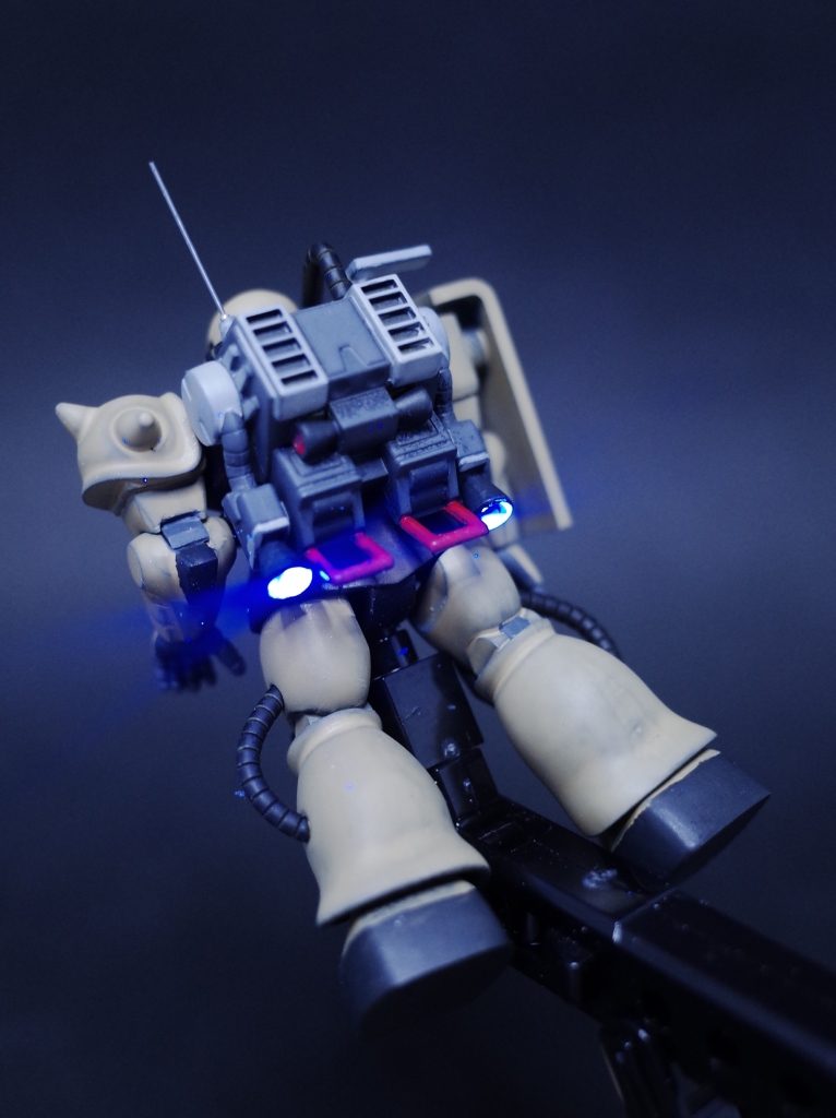 バーニアノズルに蛍光クリアーを塗りましたのでブラックライトを当てると光ります～