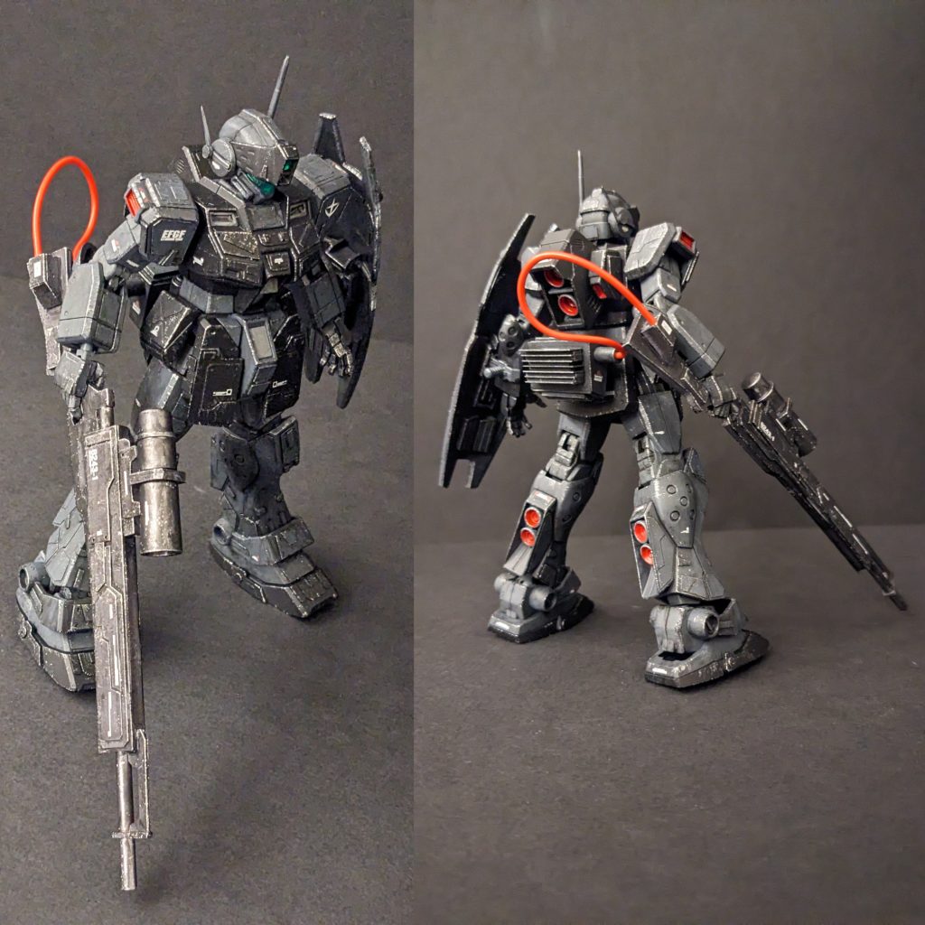 前後の全体像です。本体塗装にはタミヤのガンシップグレイと余っていた艶消し黒の缶スプレーを主に使いました(武器はガンメタ)。部分塗装はスラスターの赤くらいです。最後に黒とシルバーで汚しています。