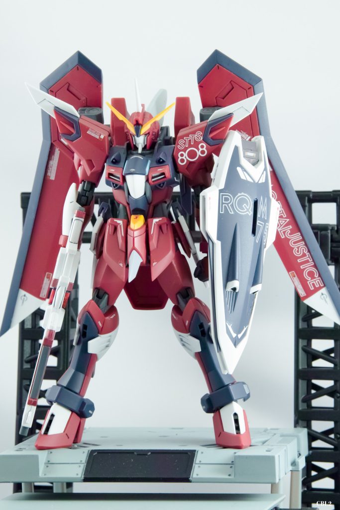 スタンドも作りました。morishさんのイモータルデスティニーspecV3のスタンドを参考に、100円ショップで揃えたものを組み合わせて作りました。ミレニアムの格納庫のイメージ。