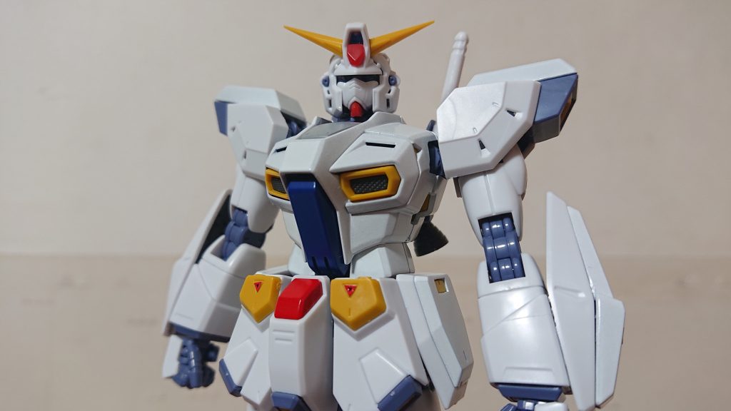 そしたらコックピットハッチの青が下地の影響でダークブルーっぽくなってました…Σ(ノд<)