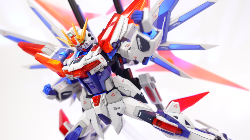 今回も蛍光塗料で各部を発光させられるようにしています持ってるブラックライトの発光範囲が狭いので2本目買っちゃいました