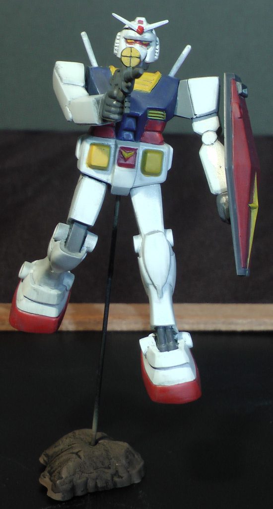 ガンダムもポーズ替えをしています。