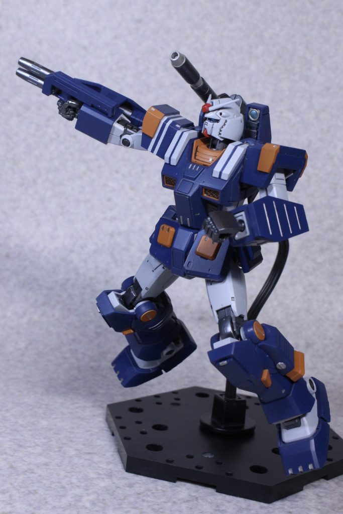 FAガンダムといえば…的なポーズ関節等はガンメタ、あとは各部にエナメルでシルバーをアクセント的に入れました。