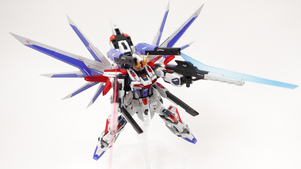 エクシードギャラクシーのカラーリングがフリーダムに似ていたのでそこからの発想でハイマットフルバースト形態も取り入れてみました