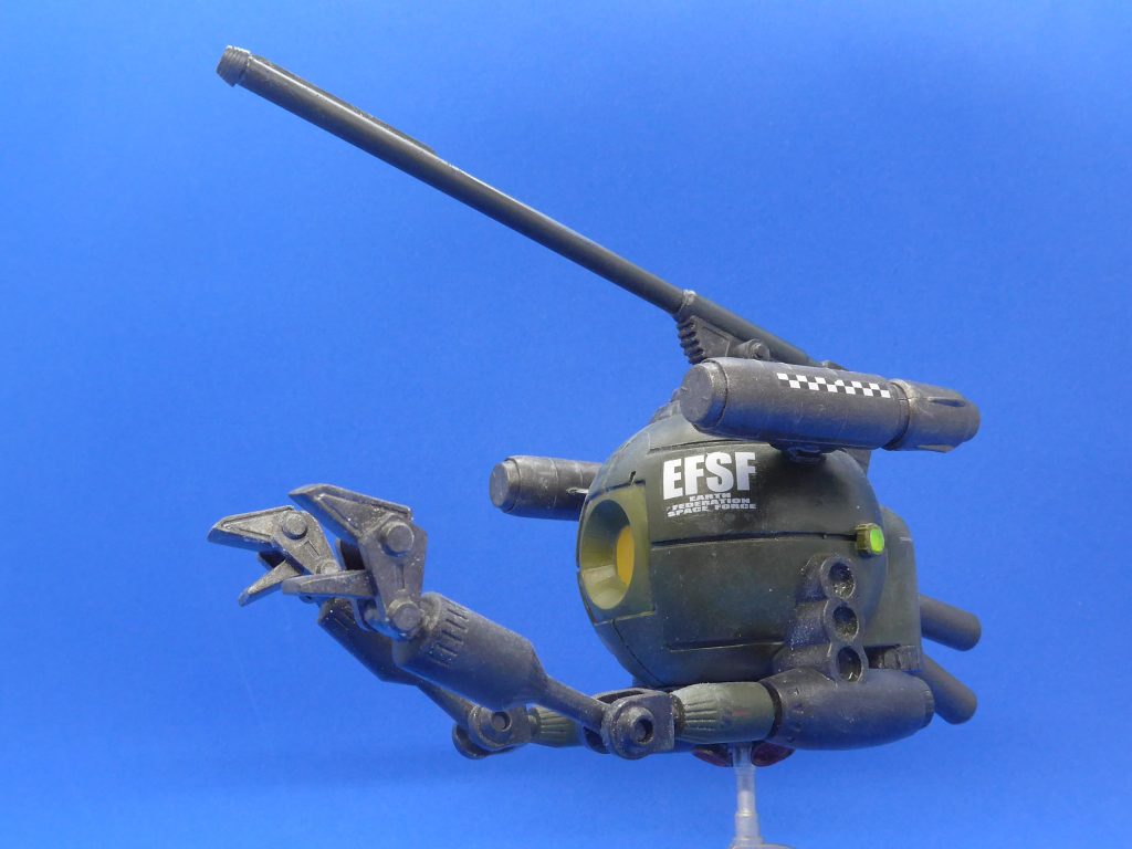 強そうにするといっても、行ったことは対艦ミサイル2発追加(マクロスのウェポンセット反応弾流用)、後ろにプロペラントタンク増設、途中写真にも入れましたが、完成後にキャノン砲身を長くしました。