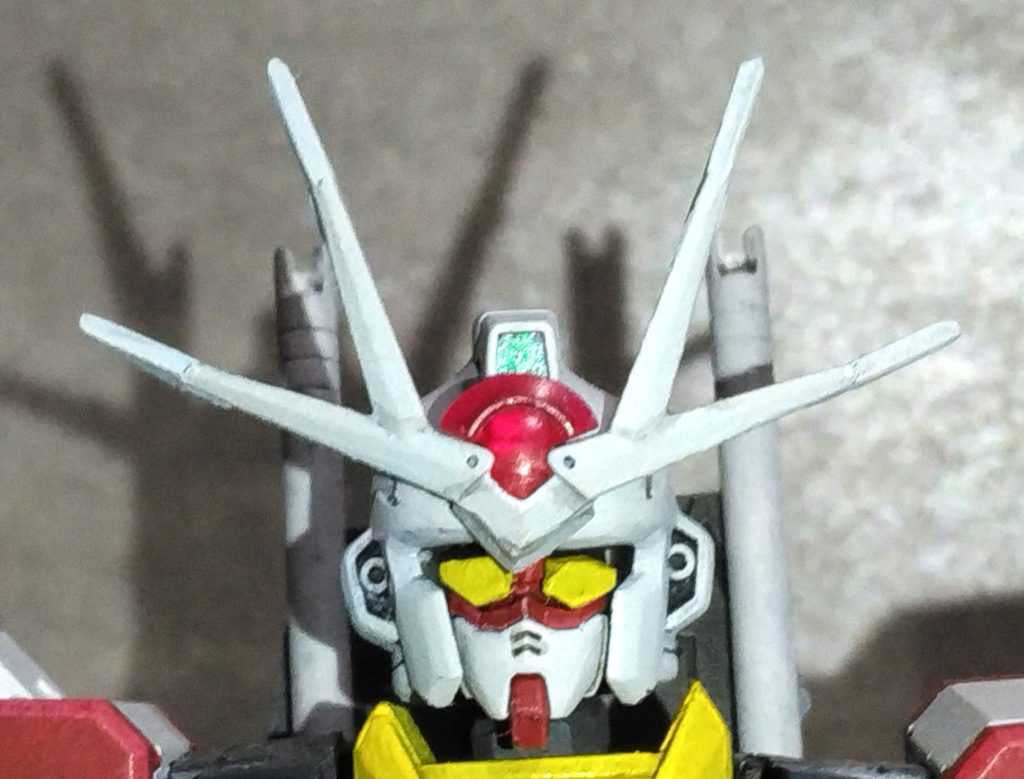 アンテナも少し大げさに延長。カメラアイもプラ板切出しで拡大しました。