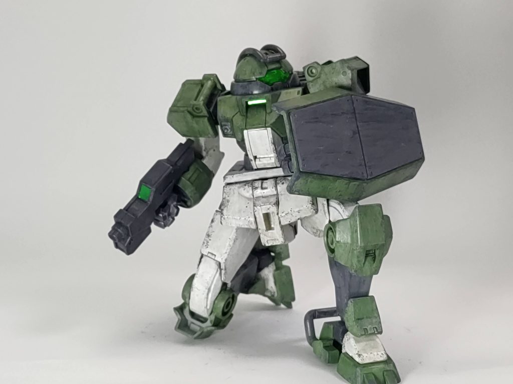 説明書の真似。武器は模擬弾なんですか?写真はすべてコントランスト明度を少しだけ上げています。