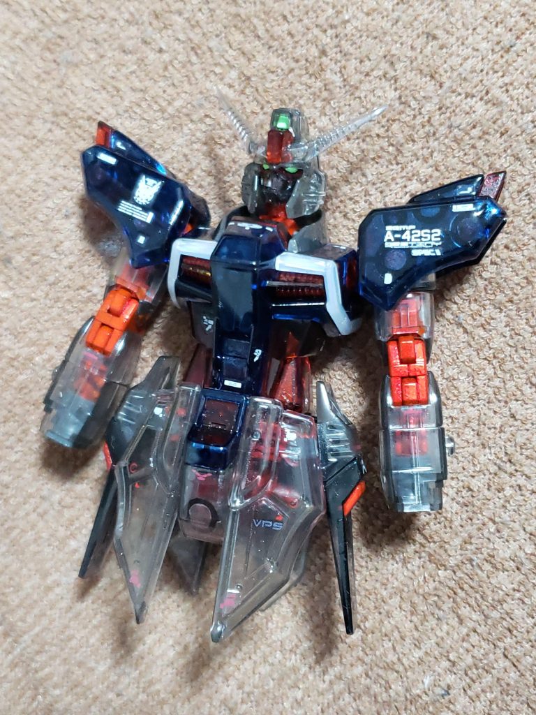 トップコートも吹いたのでデカールのバランスとかを見るために軽く組んだところ。あれこれ処理とか頑張ったパーツを組み合わせて出来上がっていく瞬間が、気合い入れて作った時に一番楽しい瞬間だよね~