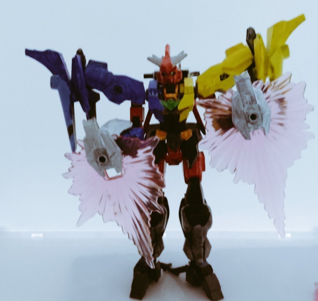 ビーム刃やビームシールドを展開。必殺技はゲイザーナックル。