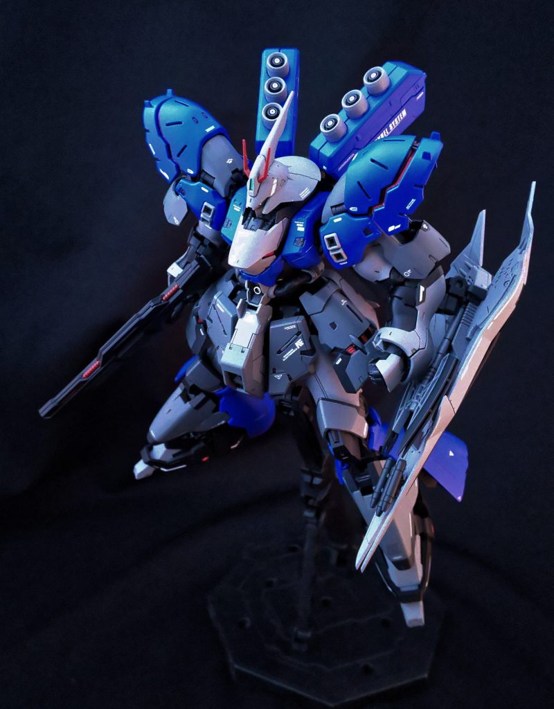 見づらいですが、さっぱりしないように内部フレーム含めグレーを5色くらい用意して塗り分けてます。リアルグレードです。