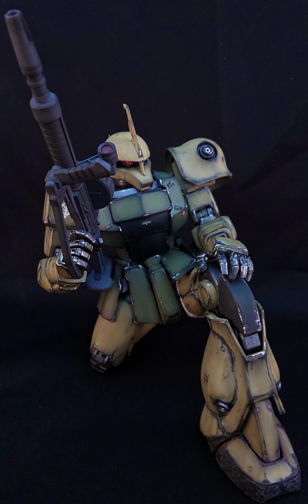 資料やアニメを見ると通常のザクIと違いマッシブでカッコいいのですが私にそこまで再現する技術はありませんでした。トップ「補給は終わったね。さぁ行くよ。」デル「了解。」アス「世話になったな。ありがとよ。」撤収。めでたしめでたし。