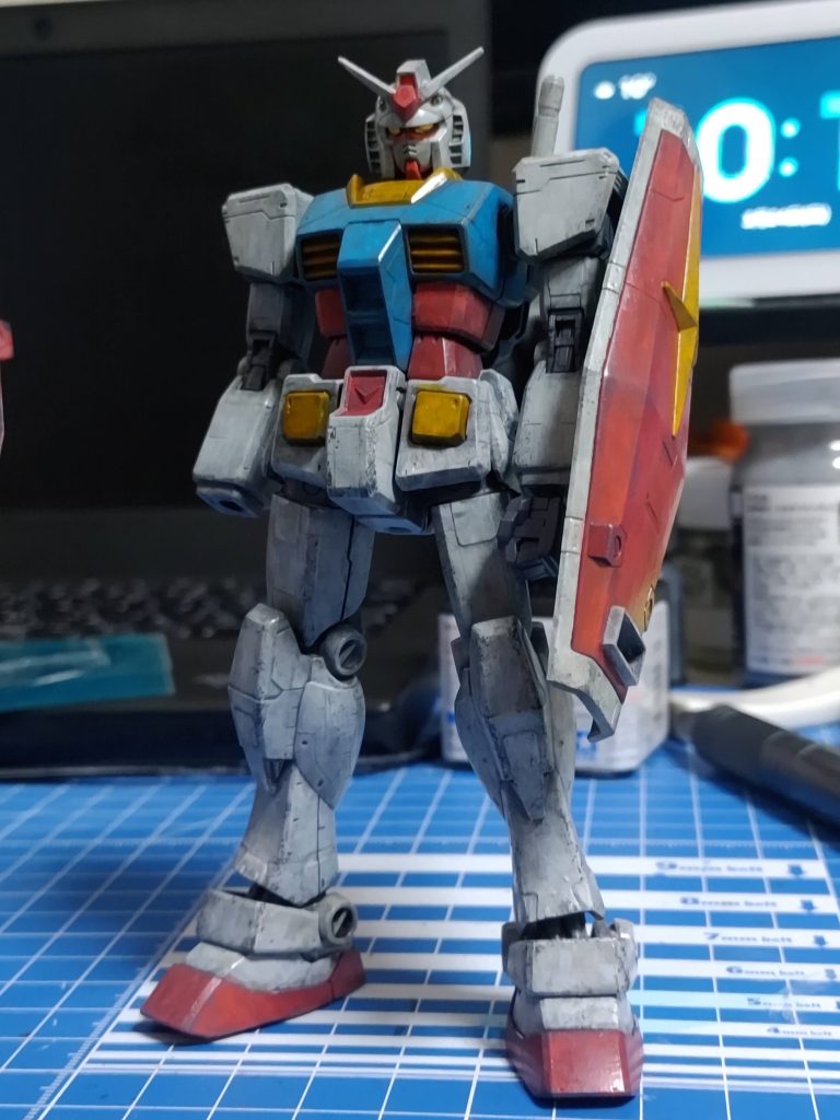 で二色目、色によって発色しやすさが違うので何周かして、エナメルダークグレーでスポンジポンポン、半光沢でトップコートして、タミヤ墨入れダークブランでウォッシング。青以外はもうちょっと周回して発色させた方がいいかなと思いましたが、ロービジ的にいい感じだったのでストップしました。