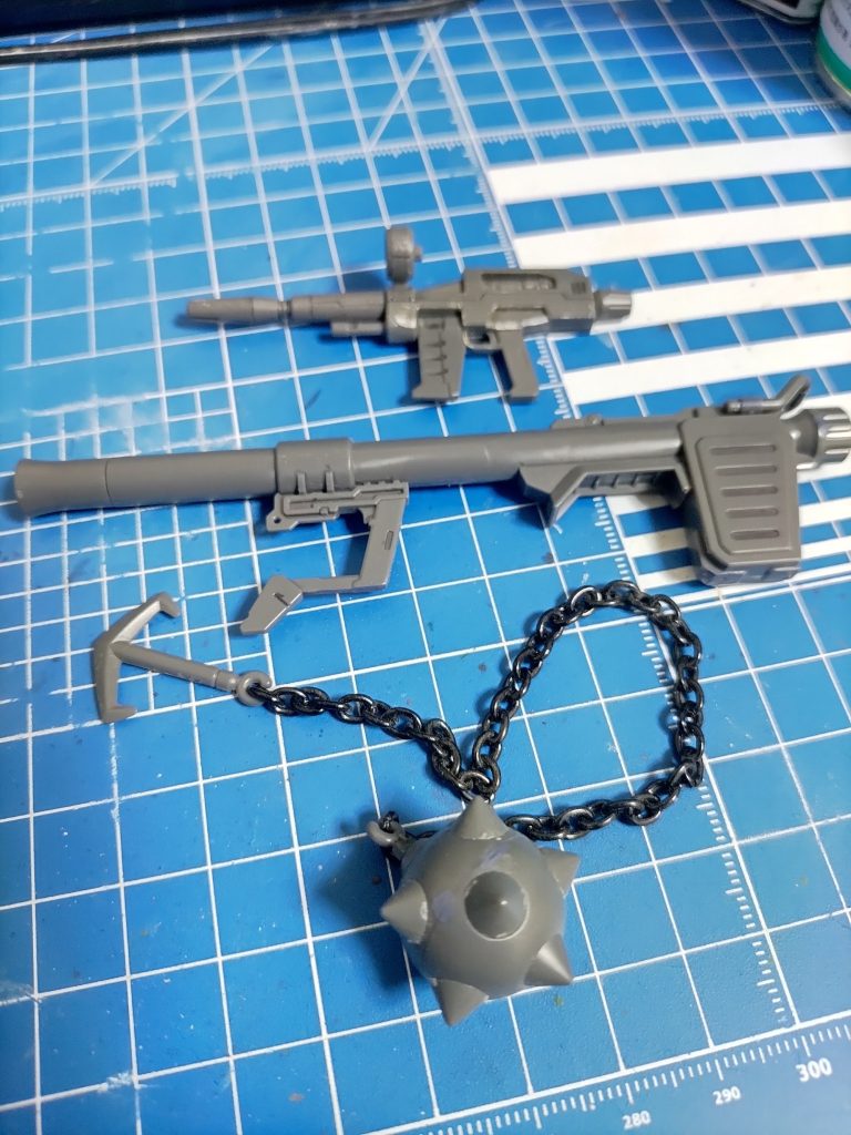 上で持たせているビームライフルはEGガンダムのもので右手ごと借りてきています。最後に Ver.G30th の証の付属の武器の写真も載せて終わりにします。今回は塗ってないです、ガンダムハンマー見せたかっただけ。ここまで見ていただいた皆さん、ありがとうございました。